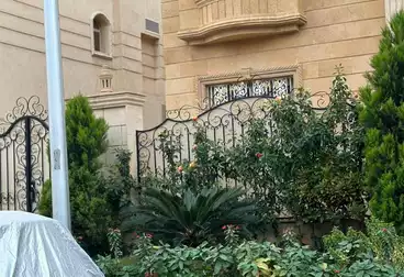 https://aqarmap.com.eg/ar/listing/4715015-for-sale-cairo-new-cairo-ltjm-lkhms-el-ahyaa-fourth-neighborhood-street-1