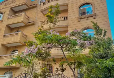 https://aqarmap.com.eg/ar/listing/4975670-for-sale-cairo-6th-of-october-featured-neighborhood-sixth-touristic-village-al-wageh-street