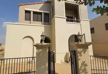 For sale, an independent villa, finished, with air conditioners, first row, on the golf course, Uptown Cairo, Emaar