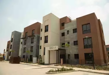 townhouse 258m  prime location in new cairo District 5 open view 