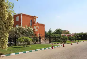 https://aqarmap.com.eg/ar/listing/5072238-for-sale-cairo-el-sheikh-zayed-city-alex-cairo-desert-road-mdyn-sfnks-ljdyd-stella-di-mare-farms