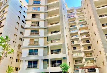 https://aqarmap.com.eg/ar/listing/5073246-for-sale-cairo-el-maadi-compounds-bavaria-town