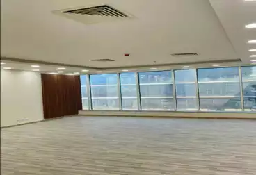 مكاتب للإيجار - 5 غرف - بالدور 4