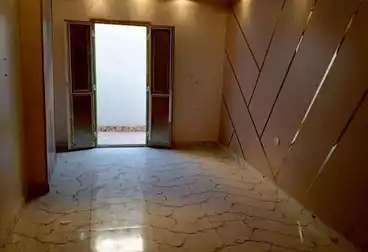 شقة بحديقة للبيع - 2 غرف - بالدور 0
