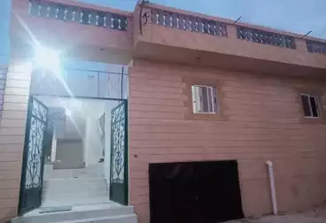 Building For sale - 4 rooms