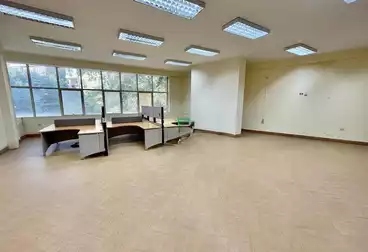 مكاتب للإيجار - 4 غرف - بالدور 4