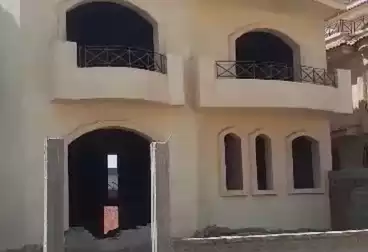 فيلا منفصلة للبيع - 6 غرف