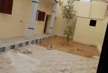 Building For sale - 4 rooms