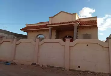 Building For sale - 4 rooms