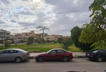 دوبلكس بحديقة للبيع - 3 غرف - بالدور 0