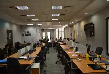 مقر إداري للإيجار - بالدور 1