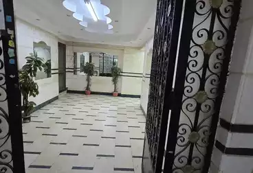 Apartments For sale - 3 rooms - floor 1