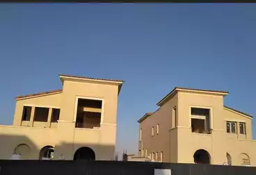 توين هاوس للبيع - 3 غرف