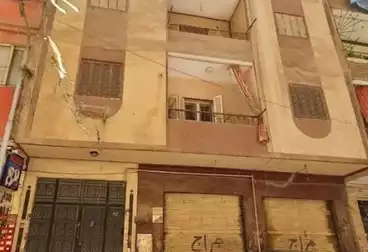 Building For sale - 8 rooms