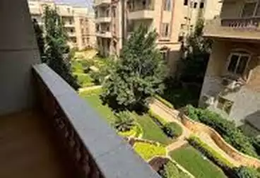 شقة بحديقة للبيع - 4 غرف - بالدور 0