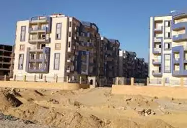 شقة بحديقة للبيع - 3 غرف - بالدور 1