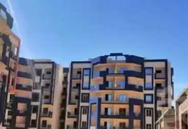 شقة بحديقة للبيع - 3 غرف - بالدور 0