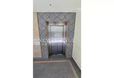 مكاتب للإيجار - 5 غرف - بالدور 2