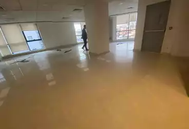 Administrative For rent - 5 rooms - floor 2