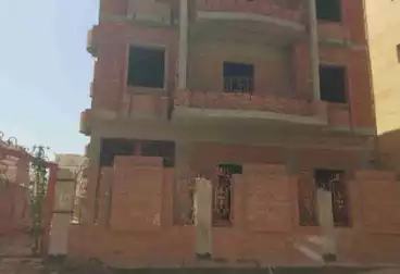 Building For sale - 6 rooms