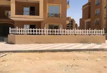 شقة بحديقة للبيع - 3 غرف - بالدور 0