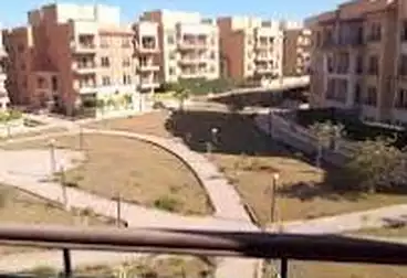 شقة بحديقة للبيع - 3 غرف - بالدور 0