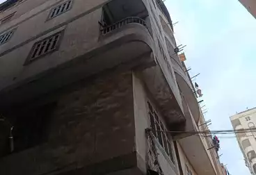Building For sale - 8 rooms