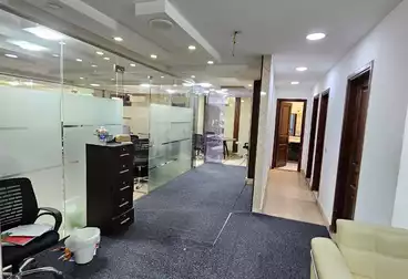 Administrative For rent - 5 rooms - floor 4
