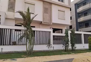 Apartment with Garden For sale - 3 rooms - floor 0