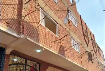 Building For sale - 6 rooms