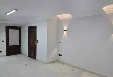 مكاتب للإيجار - 3 غرف - بالدور 1