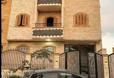 منزل / بيت للبيع - 9 غرف