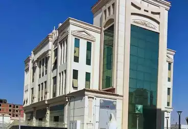 مبنى إداري للإيجار - 26 غرف