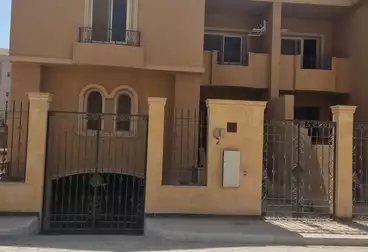 توين هاوس للبيع - 6 غرف