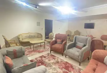 شقة بحديقة للبيع - 3 غرف - بالدور 0