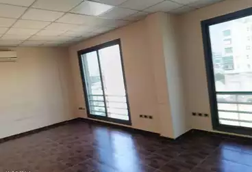 مكاتب للإيجار - 5 غرف - بالدور 3