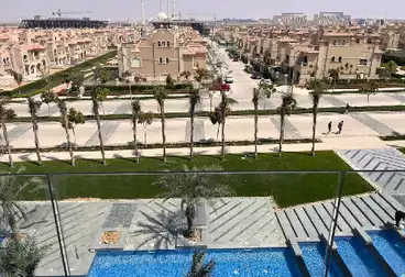 شقة بحديقة للبيع - 3 غرف - بالدور 0