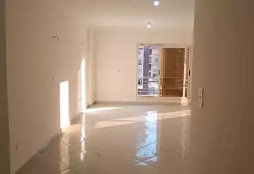 شقق للبيع - 3 غرف - بالدور 0