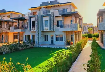 شاليه بحديقة للبيع - 3 غرف - بالدور 0
