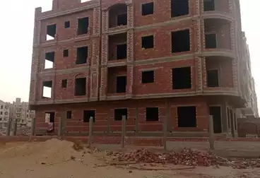 شقة بحديقة للبيع - 3 غرف - بالدور 0