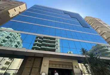 مقر إداري للإيجار - 6 غرف - بالدور 4