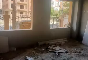 شقة بحديقة للبيع - 3 غرف - بالدور 0