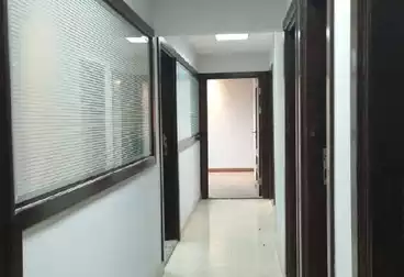 Administrative For rent - 5 rooms - floor 2
