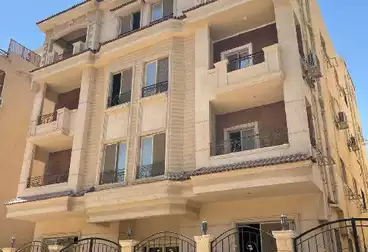 دوبلكس بحديقة للبيع - 3 غرف - بالدور 0