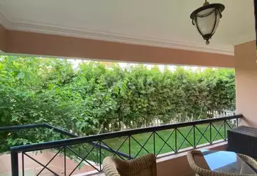 شقة بحديقة للإيجار - 3 غرف - بالدور 0