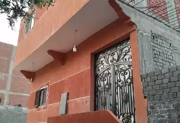 Building For sale - 7 rooms