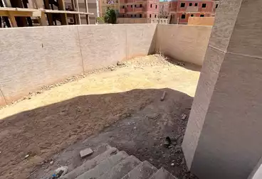 شقق للبيع - 4 غرف - بالدور 0