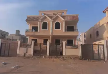 فلل للبيع - 8 غرف