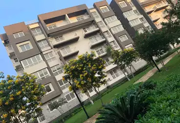 شقق للبيع - 3 غرف - بالدور 0