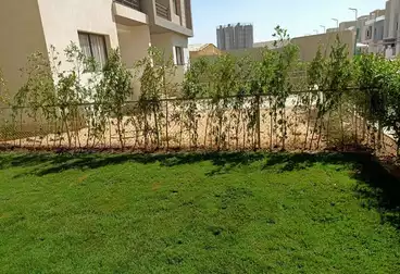 شقة بحديقة للإيجار - 3 غرف - بالدور 0